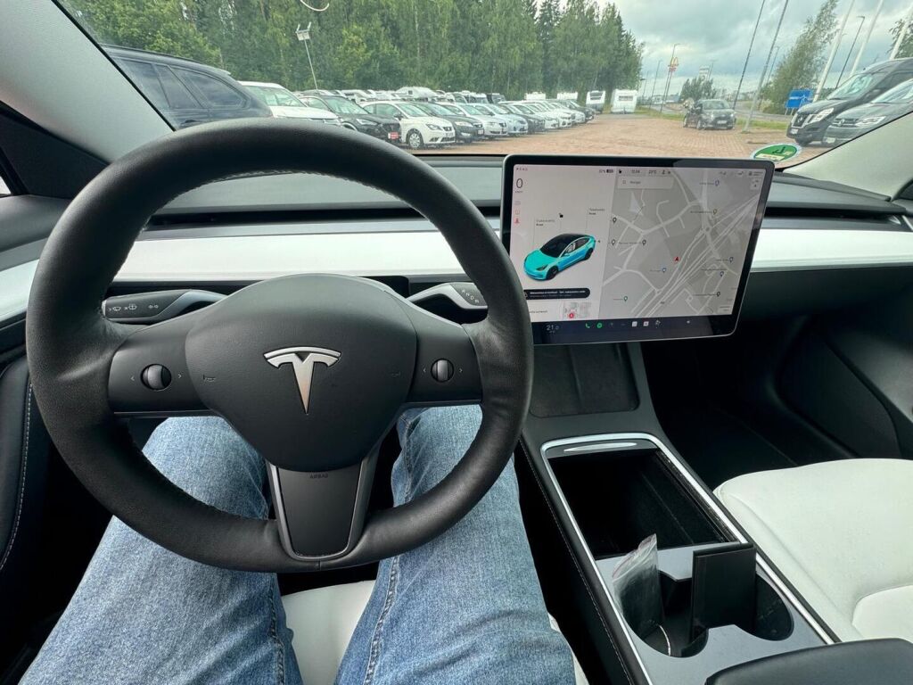 Tesla Model 3 2021 Metalli sininen