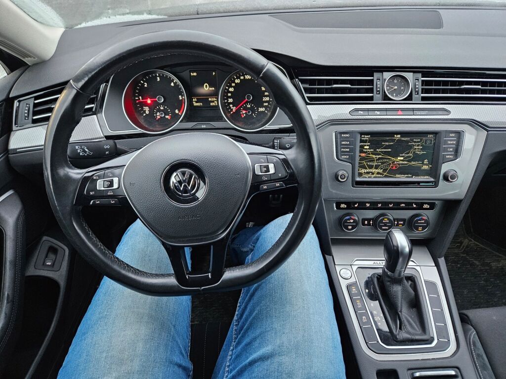 Volkswagen Passat 2016 Ruskea (beige)