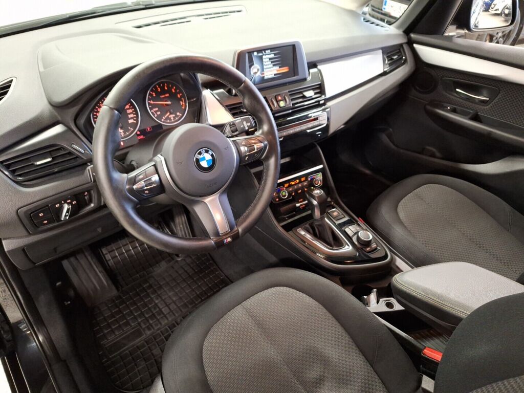 BMW 218 2016 Musta