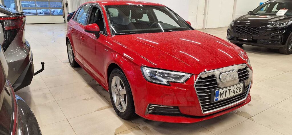 Audi A3 2018 Punainen