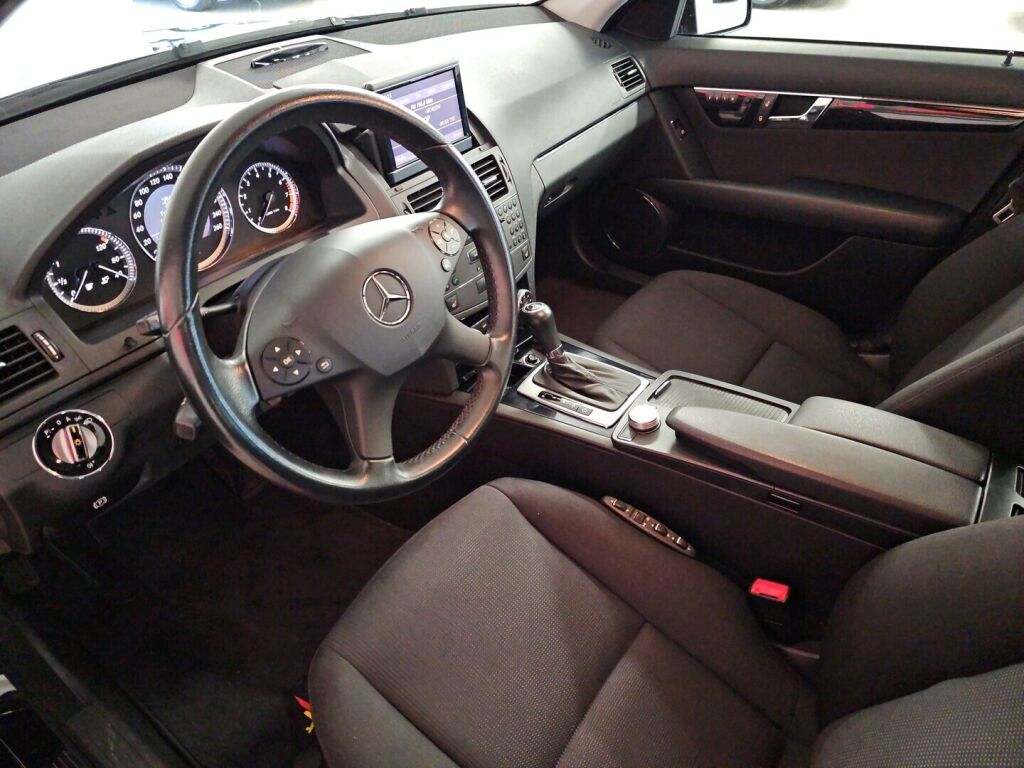 Mercedes-Benz C 2010 Musta