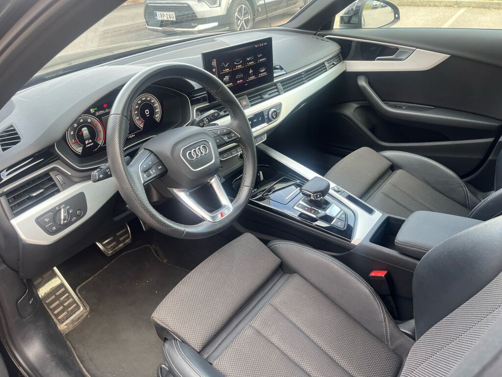 Audi A4 2021 Musta