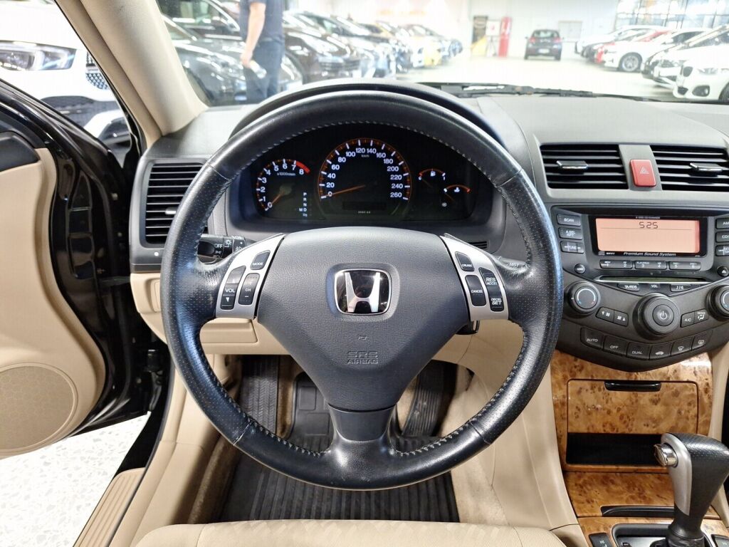 Honda Accord 2005 Musta