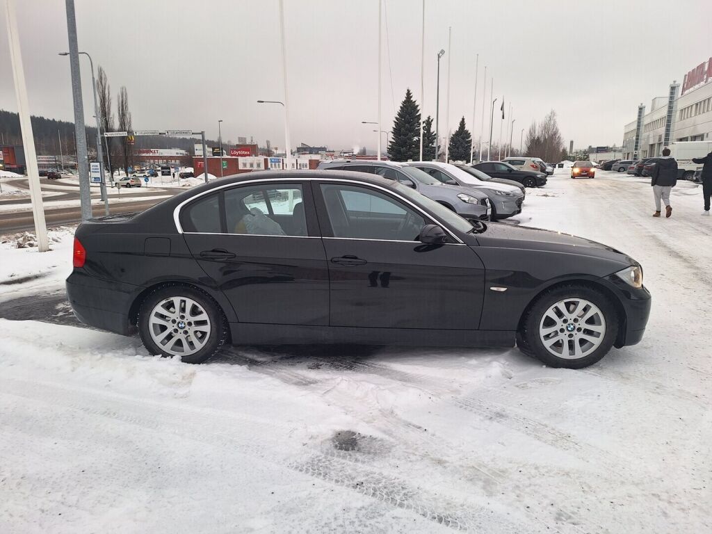 BMW 325 2006 Musta