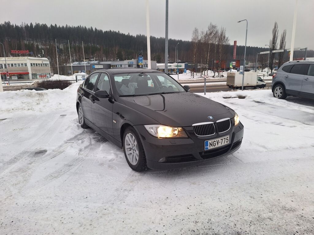 BMW 325 2006 Musta