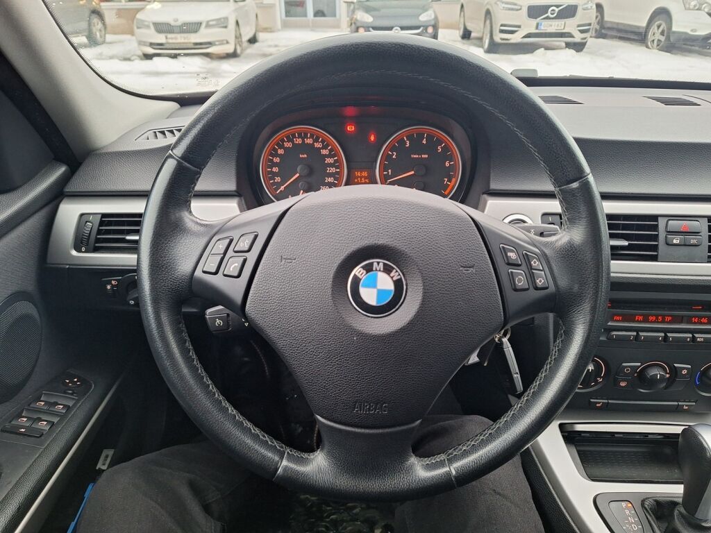 BMW 325 2006 Musta