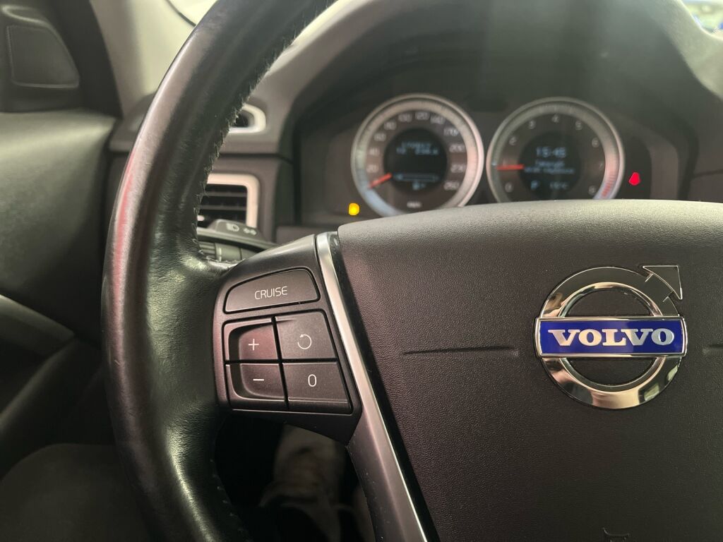 Volvo V70 2012 Harmaa