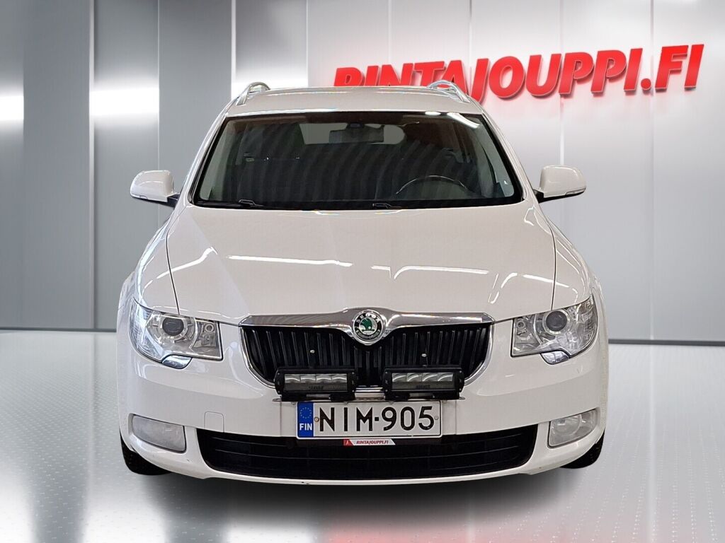 Skoda Superb 2012 Valkoinen