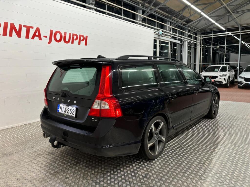 Volvo V70 2013 Musta