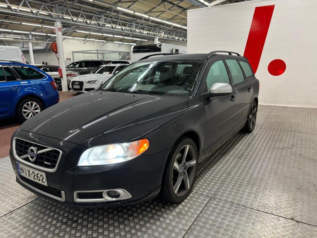 Volvo V70 2013 Musta