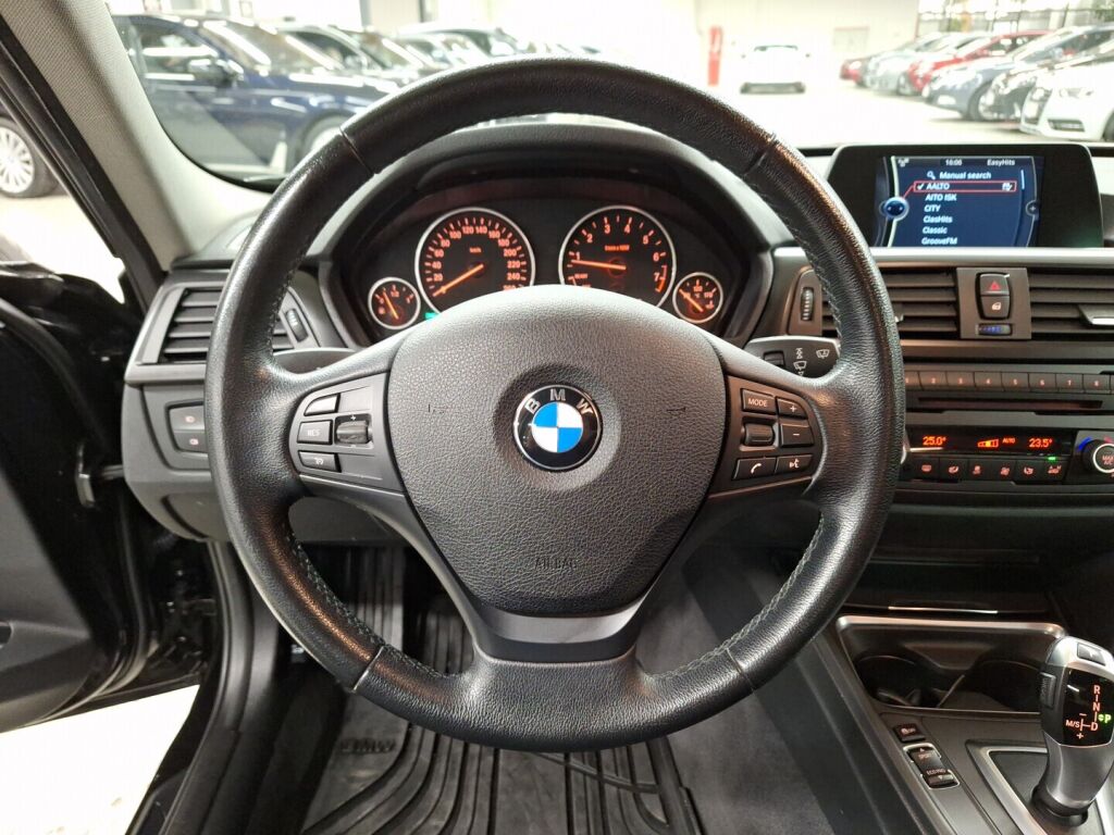 BMW 320 2014 Musta