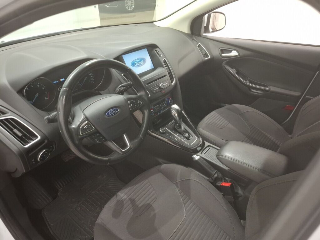 Ford Focus 2016 Valkoinen