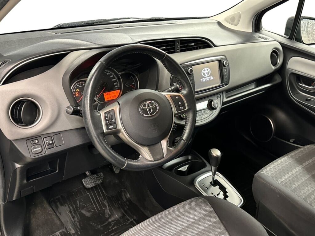 Toyota Yaris 2017 Harmaa