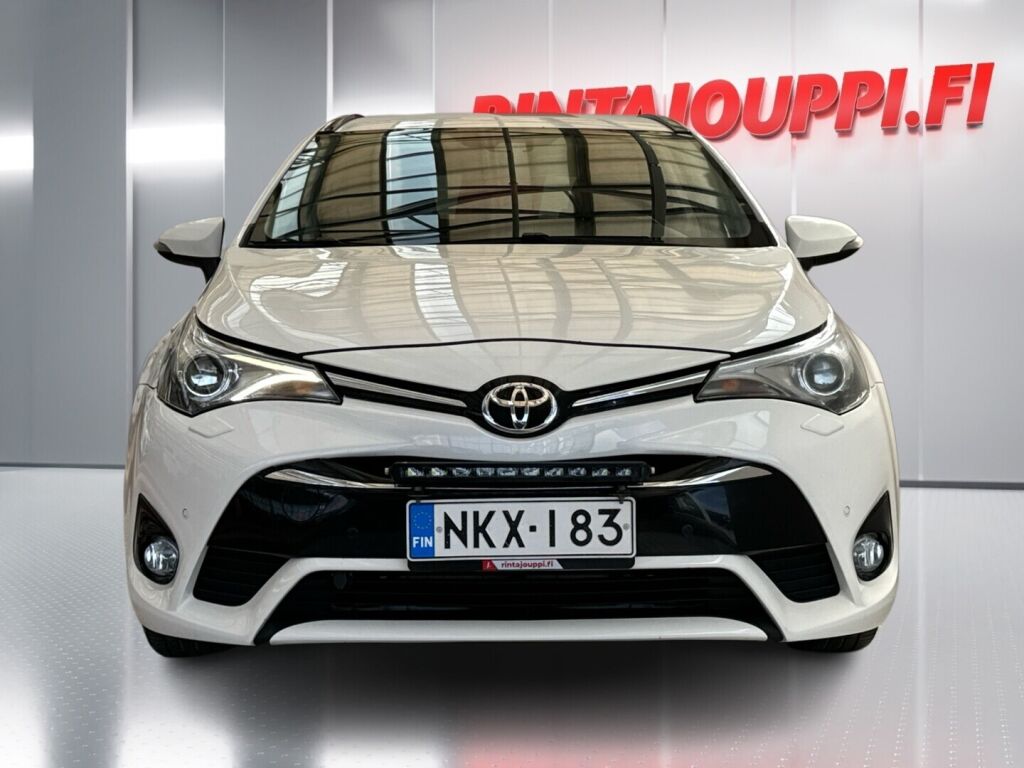 Toyota Avensis 2017 Valkoinen