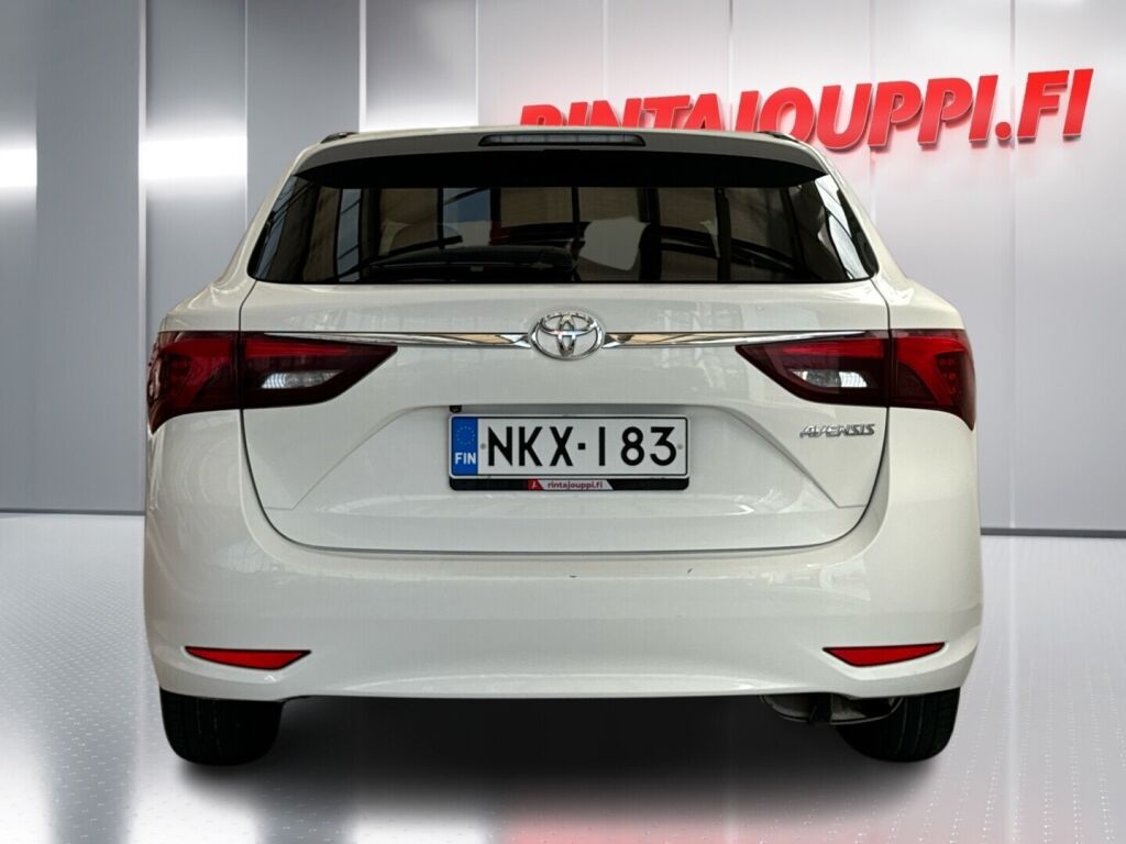 Toyota Avensis 2017 Valkoinen