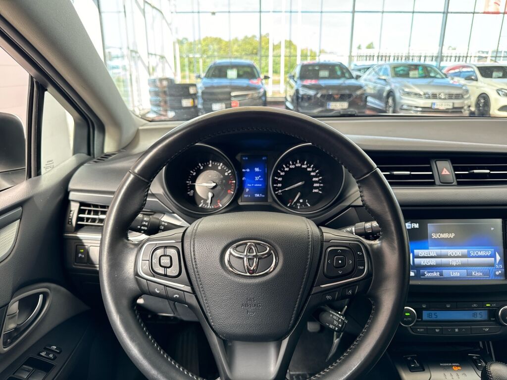 Toyota Avensis 2017 Valkoinen