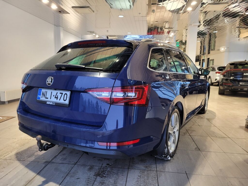 Skoda Superb 2017 Sininen