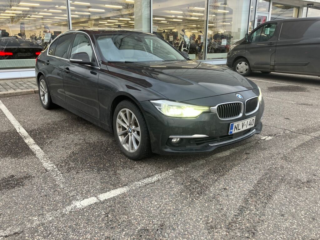 BMW 330 2016 Musta