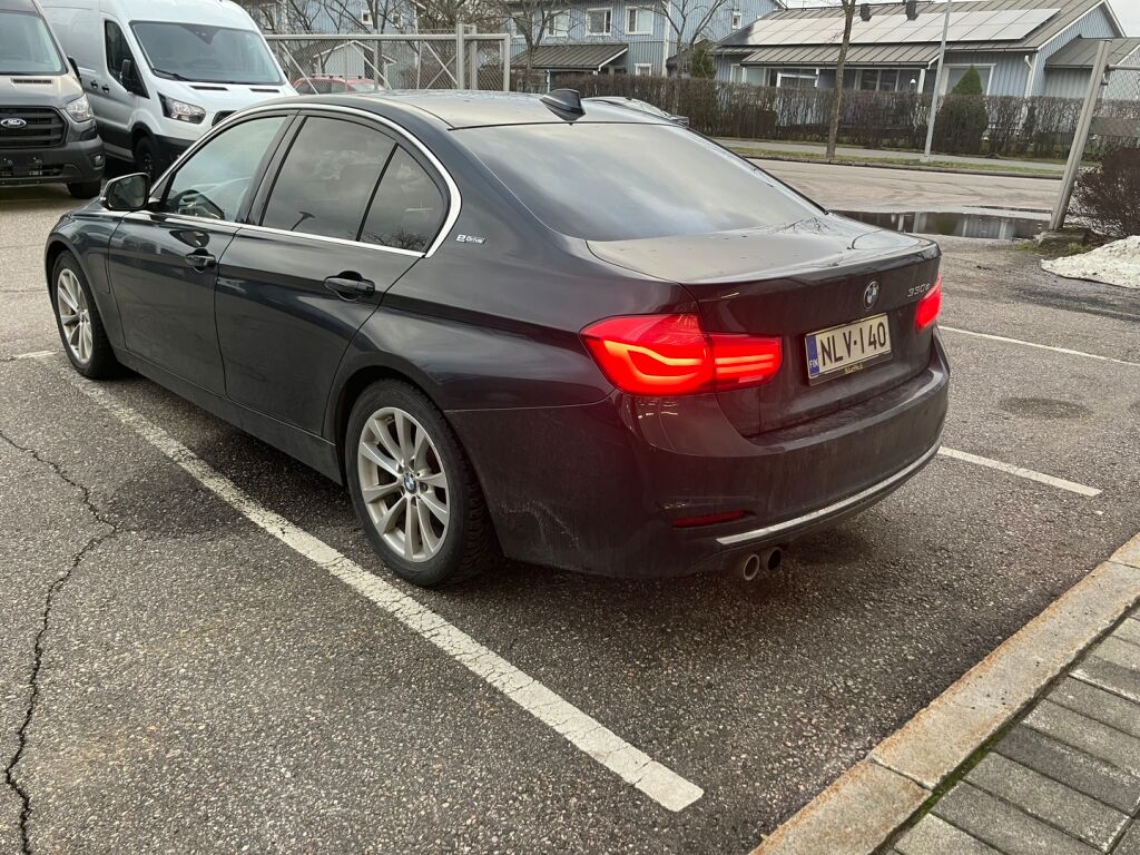 BMW 330 2016 Musta