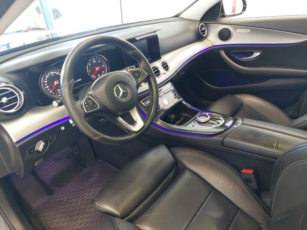 Mercedes-Benz E 2017 Musta