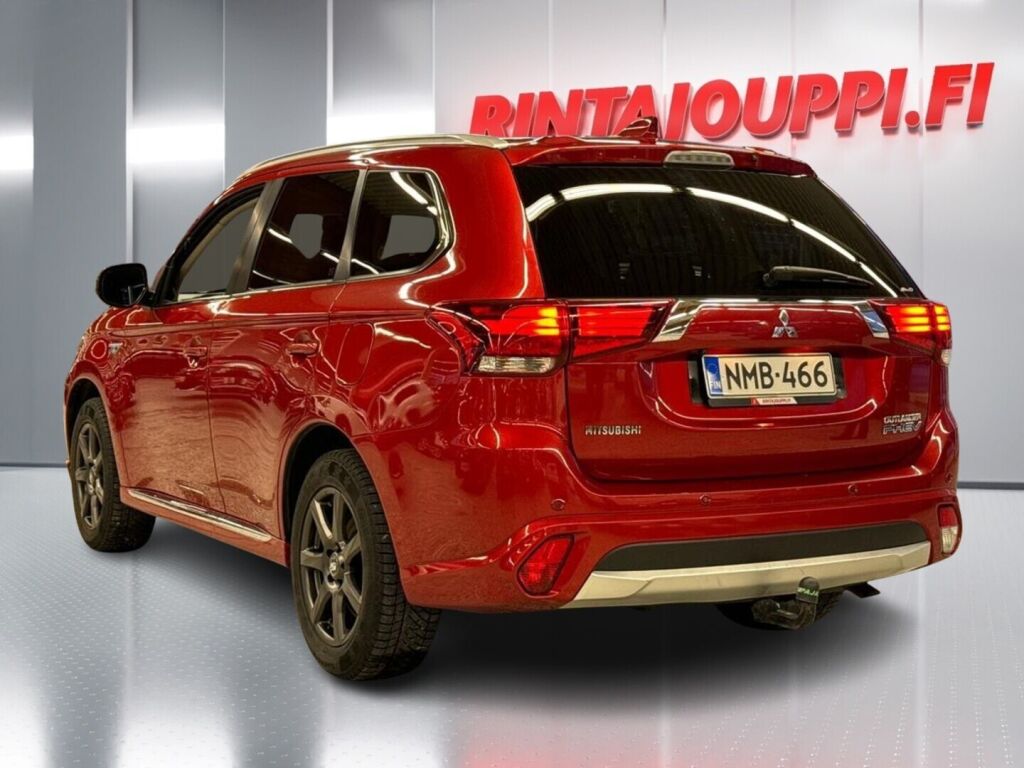 Mitsubishi Outlander PHEV 2016 Punainen