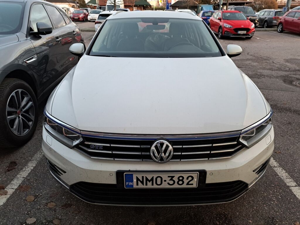 Volkswagen Passat 2018 Valkoinen