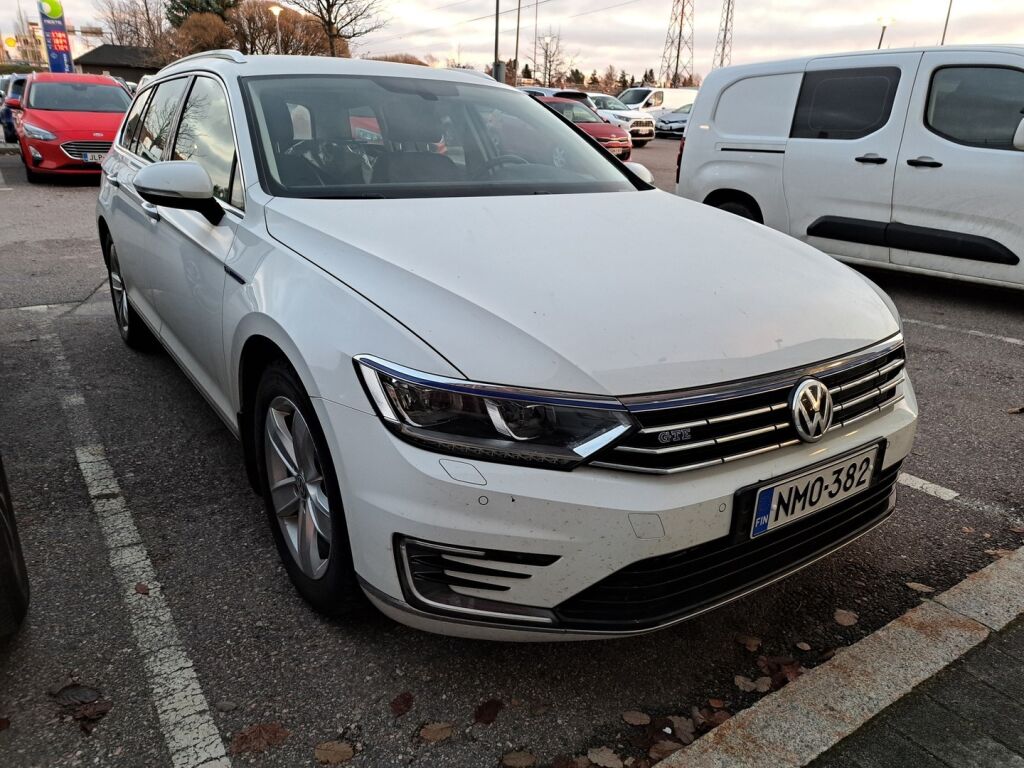 Volkswagen Passat 2018 Valkoinen