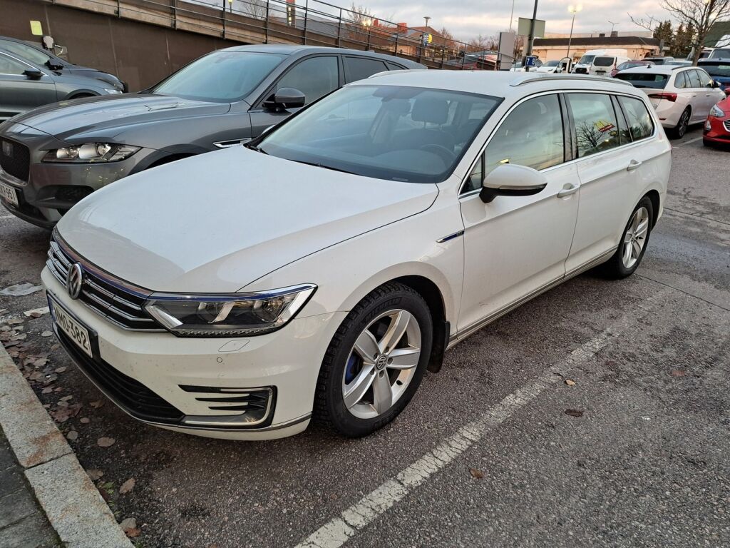 Volkswagen Passat 2018 Valkoinen