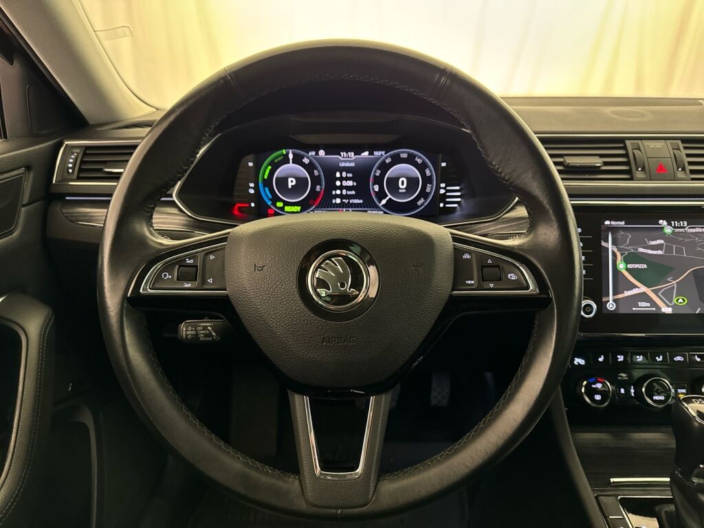 Skoda Superb 2020 Musta