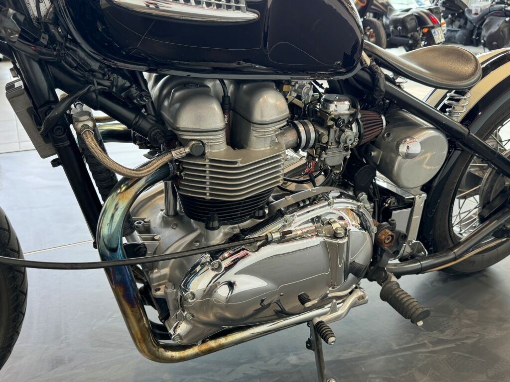 Triumph BONNEVILLE 2002 Musta