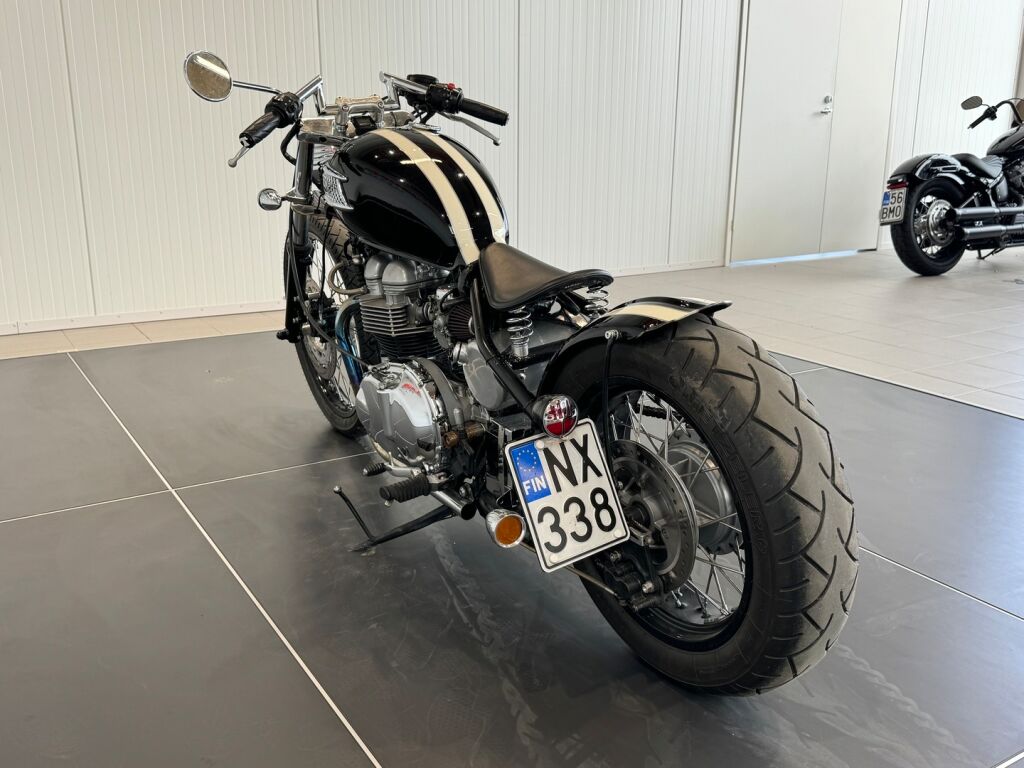 Triumph BONNEVILLE 2002 Musta