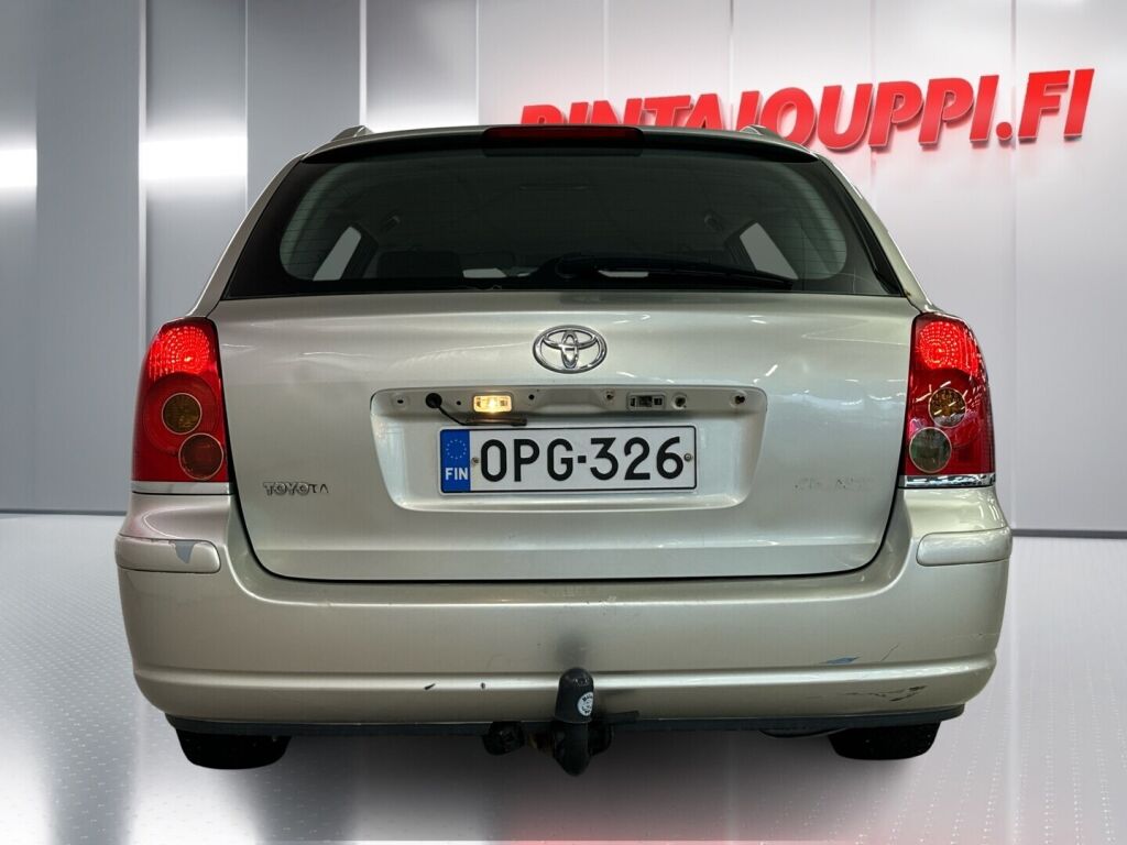 Toyota Avensis 2004 Hopea