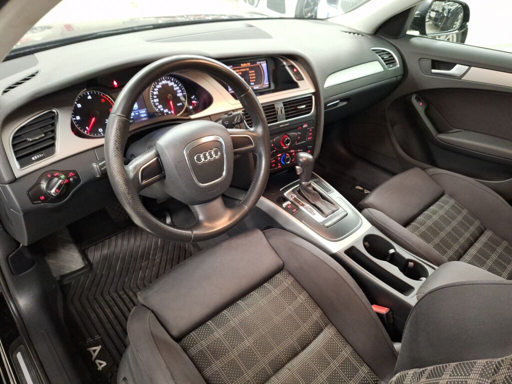 Audi A4 2010 Musta