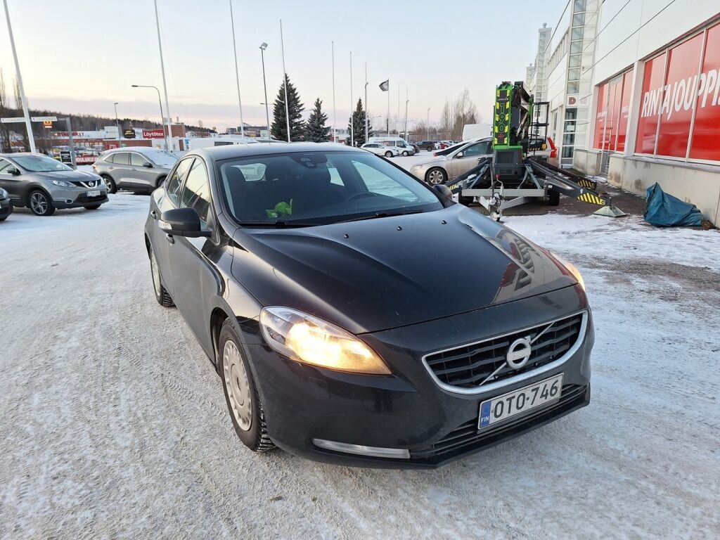 Volvo V40 2013 Musta