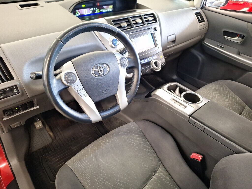 Toyota Prius+ 2013 Punainen