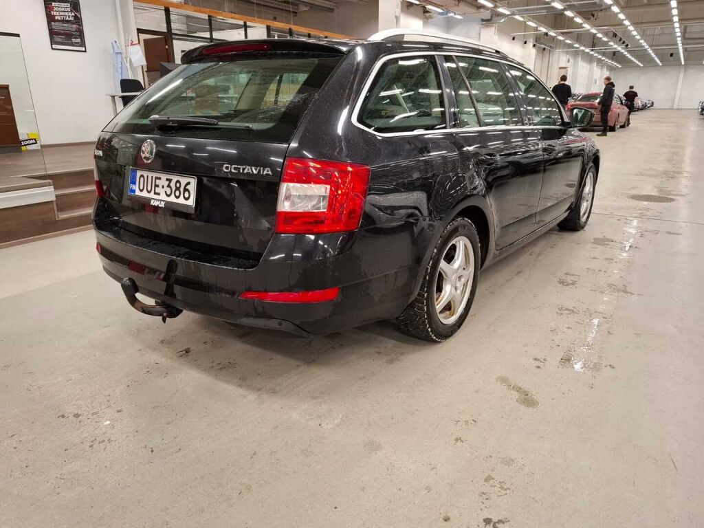 Skoda Octavia 2013 Musta