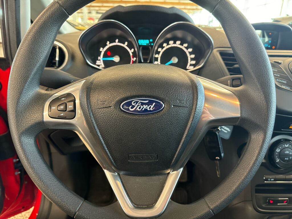 Ford Fiesta 2014 Punainen