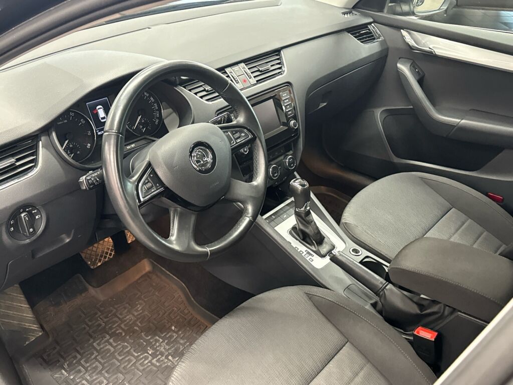 Skoda Octavia 2014 Musta