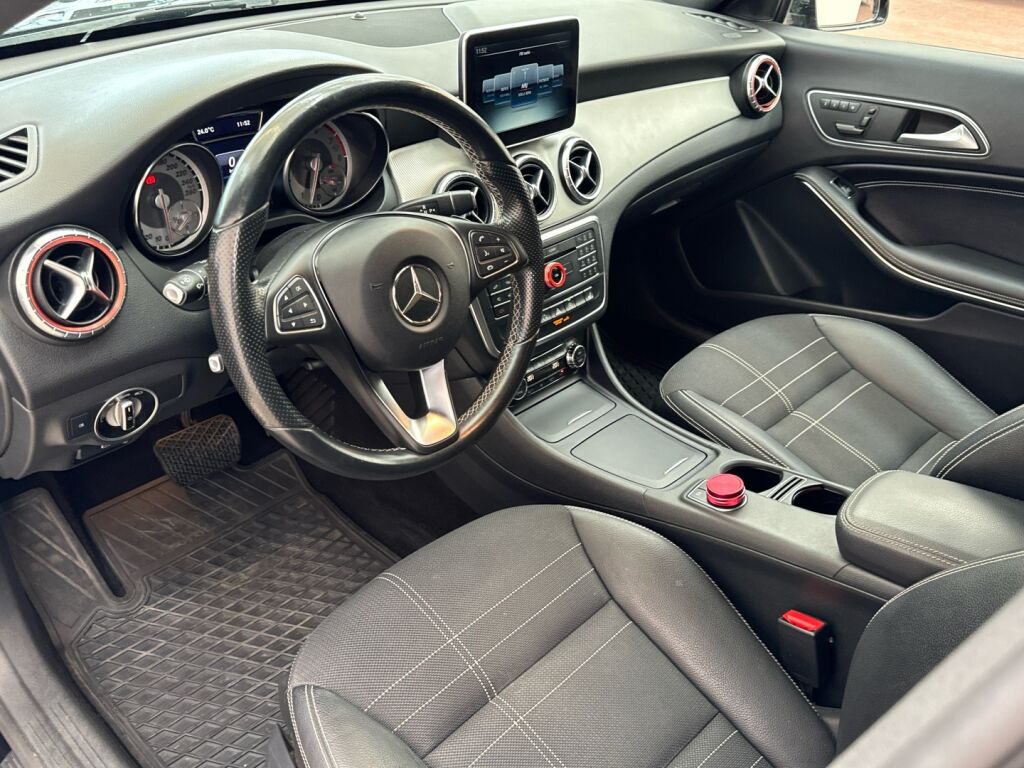 Mercedes-Benz CLA 2015 Musta