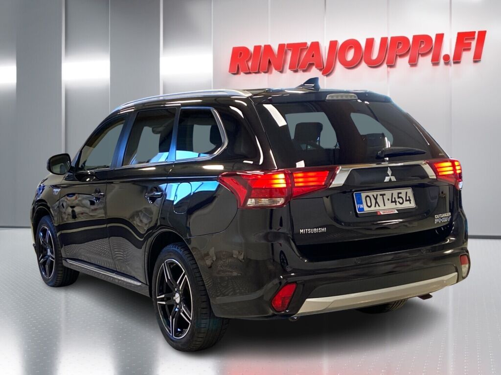 Mitsubishi Outlander PHEV 2015 Musta