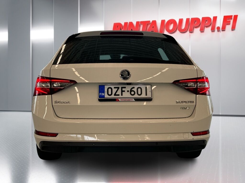 Skoda Superb 2017 Valkoinen