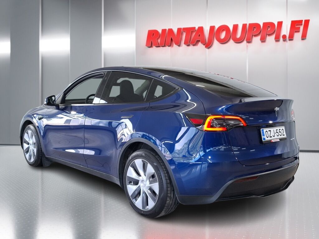 Tesla Model Y 2022 Sininen