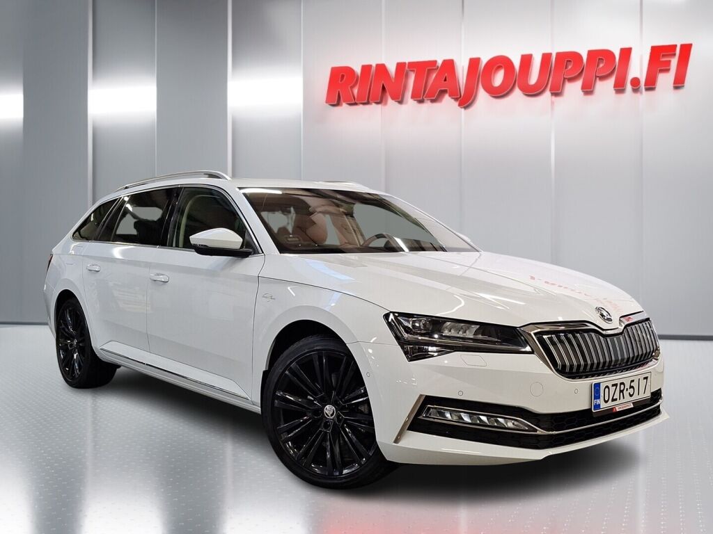 Skoda Superb 2023 Valkoinen