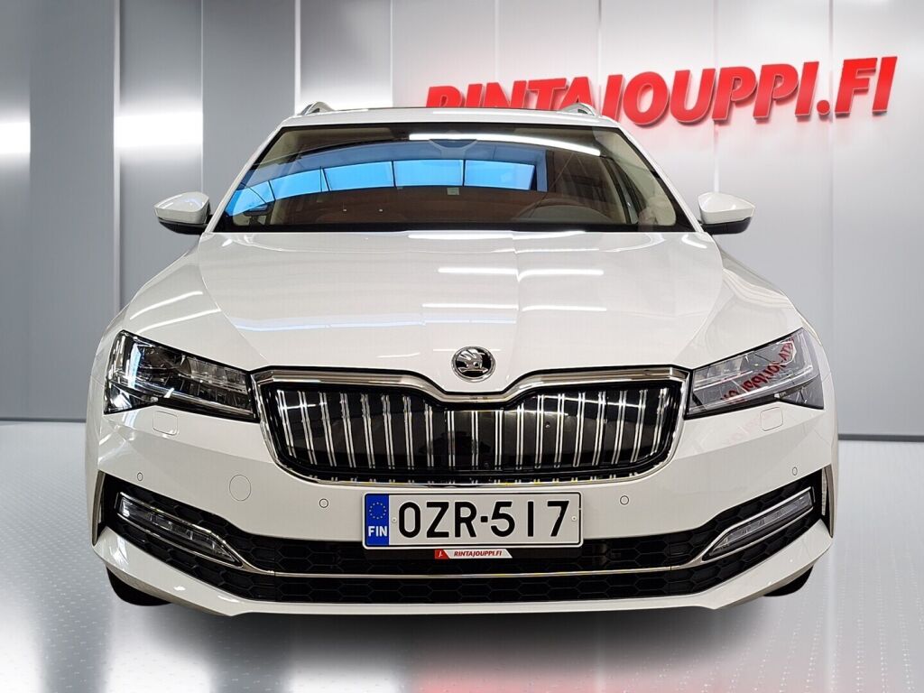 Skoda Superb 2023 Valkoinen