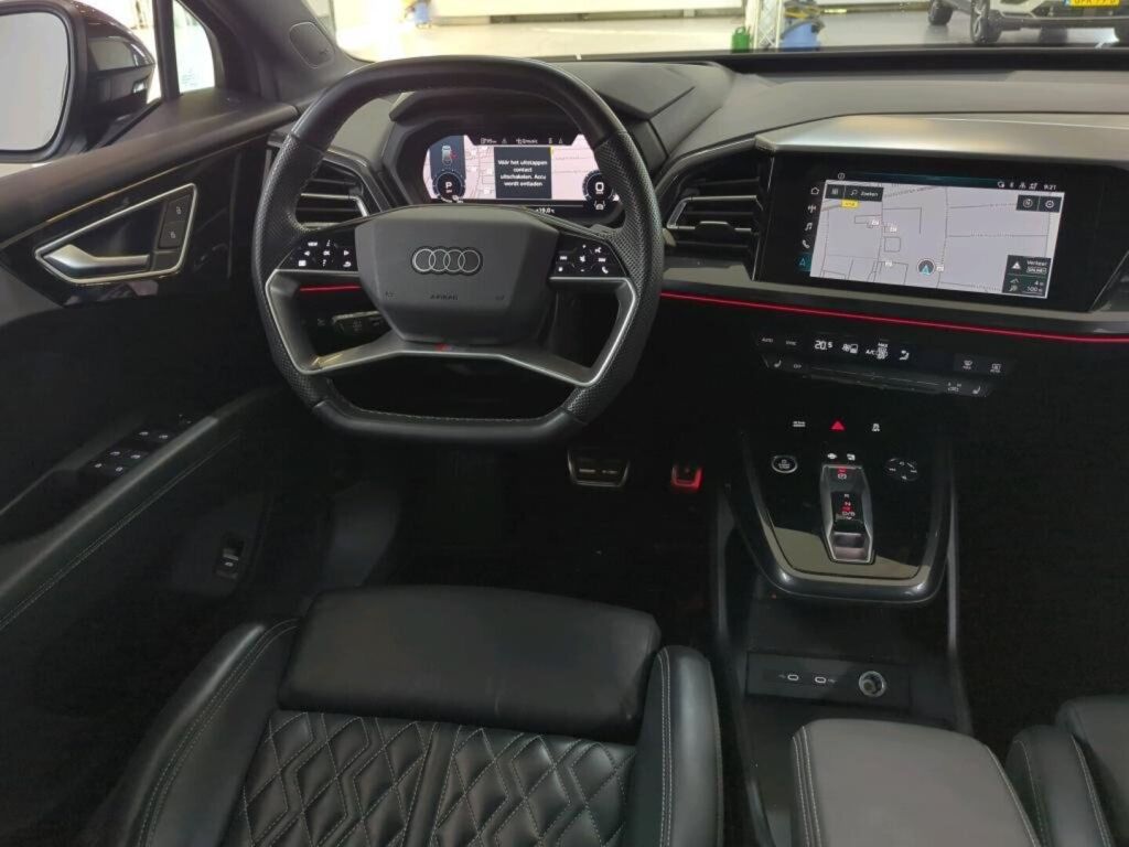 Audi Q4 e-tron 2022 Musta