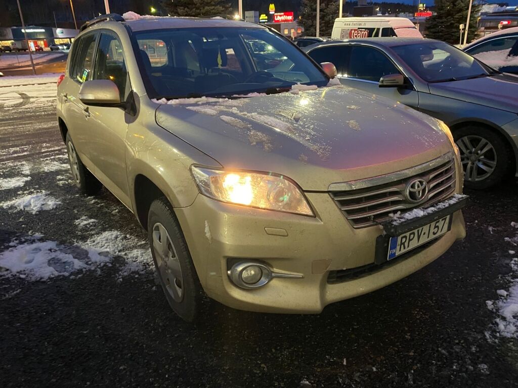 Toyota RAV4 2012 Ruskea (beige)