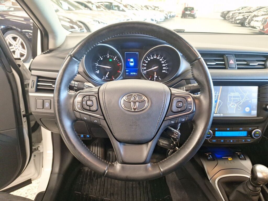 Toyota Avensis 2015 Valkoinen