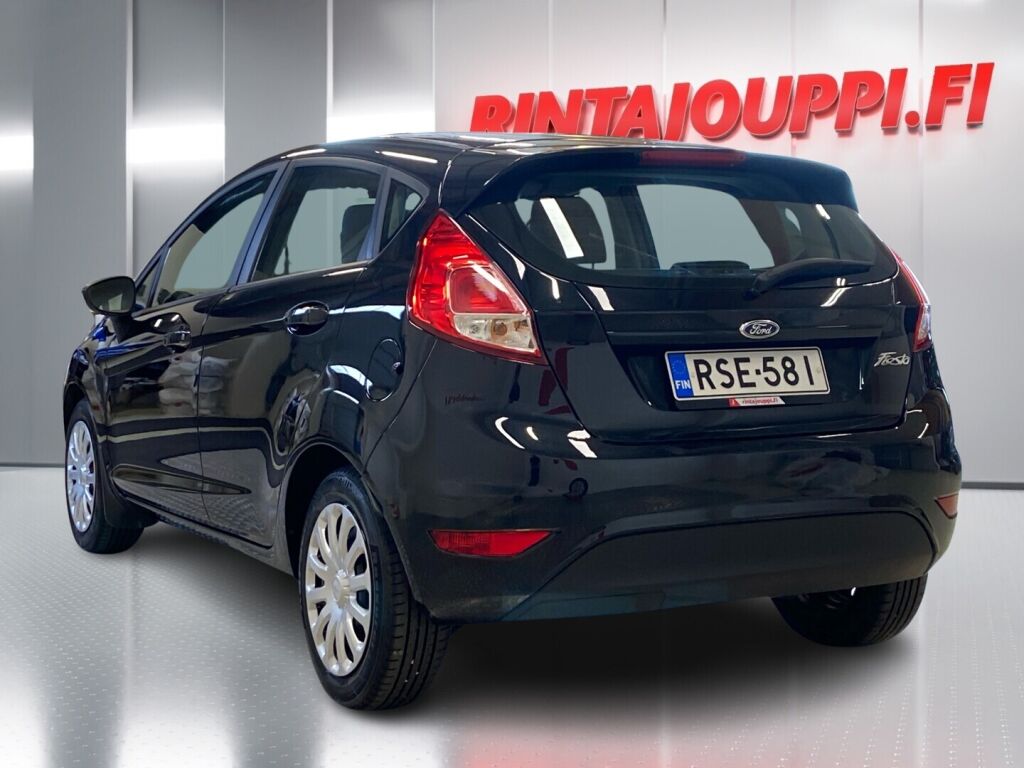 Ford Fiesta 2015 Musta