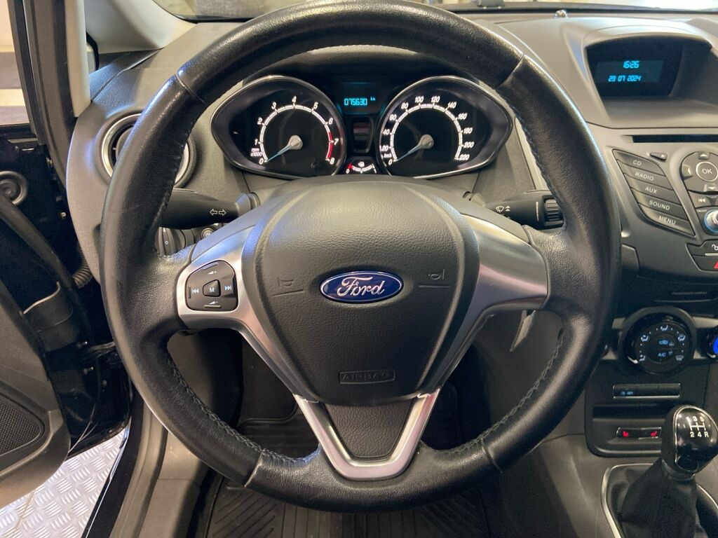 Ford Fiesta 2015 Musta