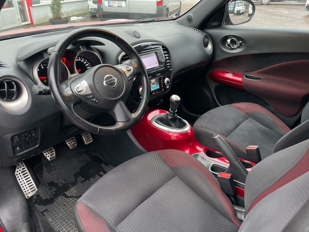 Nissan Juke 2011 Punainen